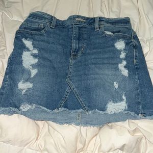 worn once. medium to short length denim skirt
